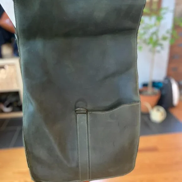 LOVELY GREEN LEATHER BACKPACK WITH LAPTOP COMPARTMENT - Picture 7 of 14